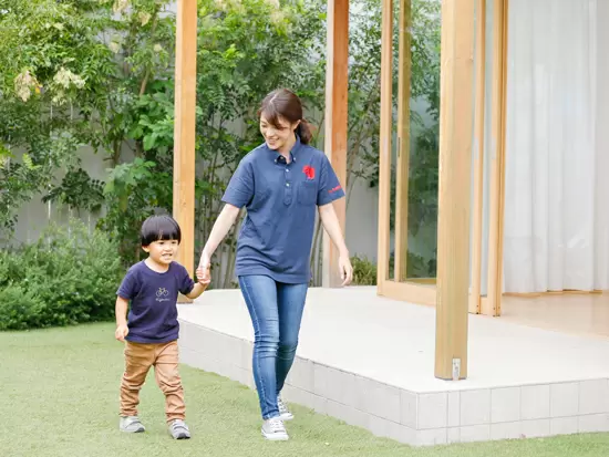 保育園事業のほかにも、子どもが最も安心する「自宅」で保育を行える【居宅訪問型保育】の事業もスタート。