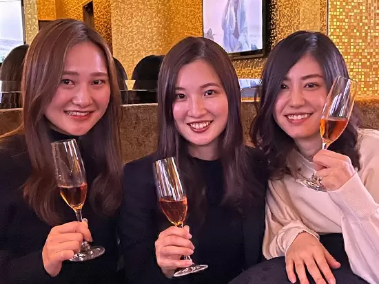 6割が女性社員。一緒にランチに出かけることも♪1名は産休取得中です。