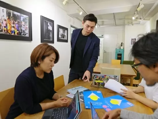 営業職にとらわれず、クリエイティブ業界で制作にも関わりながらご活躍できます♪