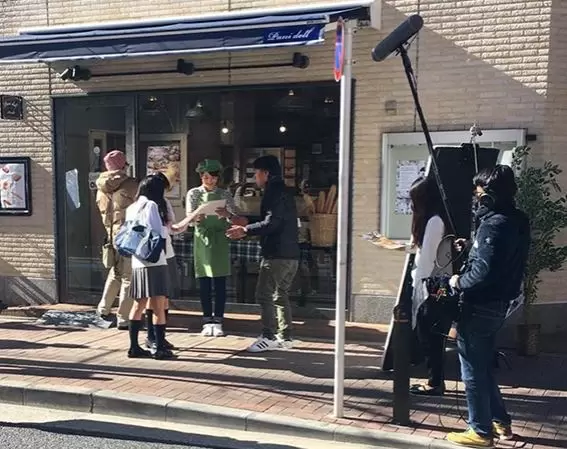 撮影の現場など、監督以下、カメラマンやライトマンの方など、多くの方と協力していきます★