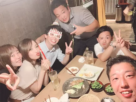 同年代の社員が多く賑やかな職場です！休日を共に過ごすことも！