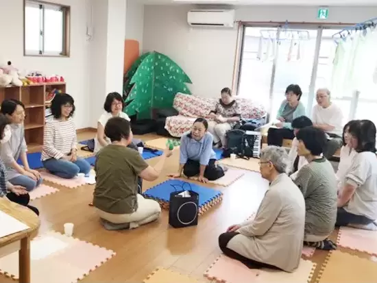 定期的に行われている子育て定例会の様子です。他にもさまざまなイベントが催されています！