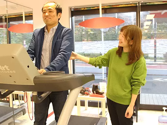 履いた瞬間に姿勢が良くなり、歩き方が変わるなど効果を実感できるため、ファンも続々増えています！
