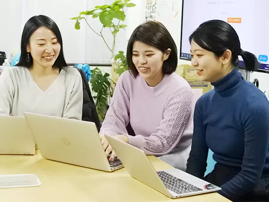 ベンチャースピリット溢れる自由な社風・環境のもと、20～30代のメンバーが活躍中です