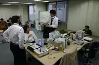 仕事をする時はパリッと。真剣に取組んでいます！