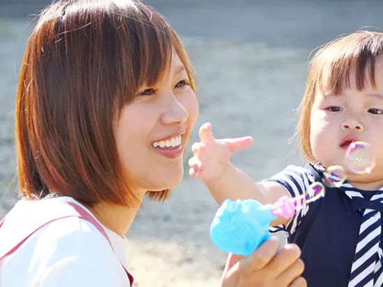 幅広い年齢層の女性スタッフが活躍中！なかには時短で勤務するママスタッフも。
