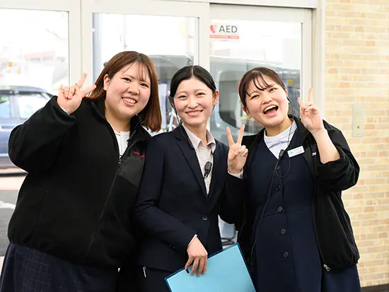 店舗スタッフ同士の仲の良さも魅力◎なんでも質問できる環境です。