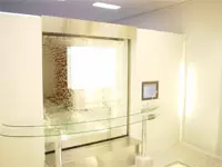 本社の玄関です。是非一度お越しください！