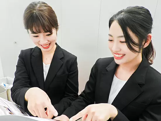 社員同士の仲も良く、話やすい雰囲気の人が多い当社。分からないことは、何でも先輩に聞いてくださいね◎