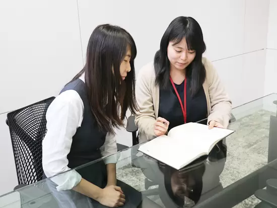 土日祝休み&長期休暇もあり、オンとオフのメリハリをつけやすい環境です！