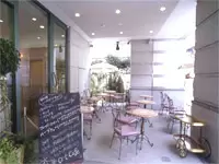 セレブな女性に人気の六本木「at.cafe」