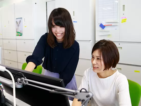 社員同士で協力し合って業務を進めています。