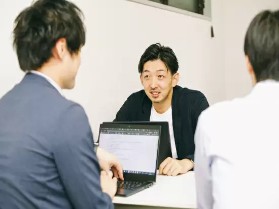 服装はラフすぎなければ自由！オシャレも楽しめます。