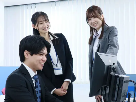 入社後は、職種や適性に合わせた研修をご用意。先輩社員のもとでじっくり学べますのでご安心ください。