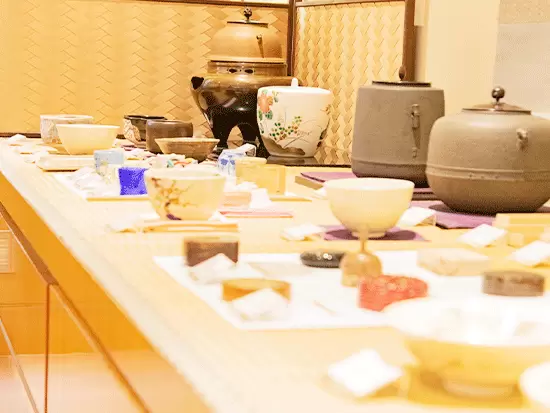 豊富な商品ラインナップで、茶道を楽しむお客様を支えています。