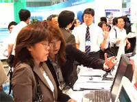 ホスピタルショーのブースにて（2005.7.13-7.15）