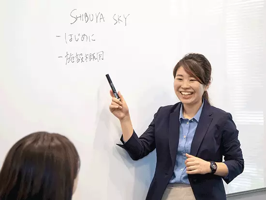 一緒に働くディレクター。困ったことなど何でも相談してくださいね！