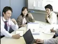 ひとつの案件に数人でプロジェクトを組んで挑みます。