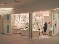 六本木ヒルズショップです。新しいアクセサリーを提供してます！