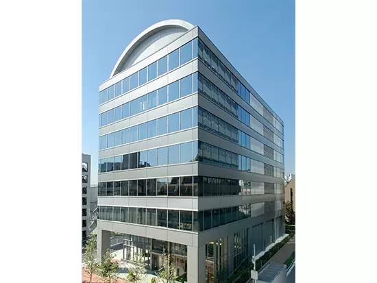 オフィスは渋谷駅から徒歩7分の自社ビル。アクセスも良く、ランチや仕事終わりも楽しめます。