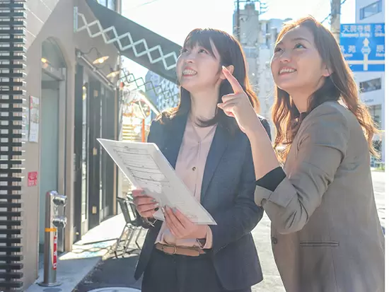 優しい先輩社員が丁寧にOJTをしてくれます！未経験ならではの躓きポイントを予め教えてくれるので安心です