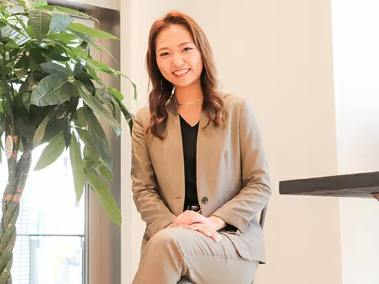 女性が働きやすいように、美容手当や綺麗なオフィス環境、産育休などを整えております！