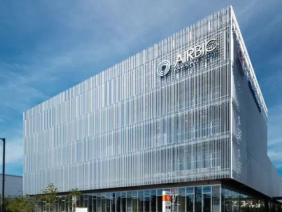 新川崎にあるかわさき新産業創造センターは3施設で構成されています。こちらは2019年完成のAIRBIC。