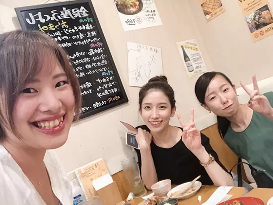 外出時を除いて、みんな私服で出社！週3日、リモートワークで働いている社員も在籍しています。