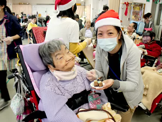 クリスマスイベントでは利用者さまと一緒になって楽しんでいます★