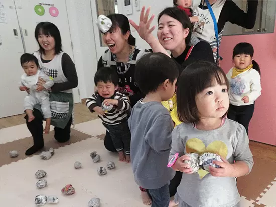 主に0～3歳のお子様をお預かりしています。時には異年齢保育も楽しめるのも院内保育園の魅力のひとつ！