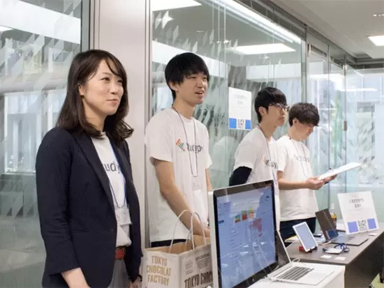 20～30代の社員が中心に活躍しています！年代が近く気軽に話せるのですぐに職場になじむことができますよ！