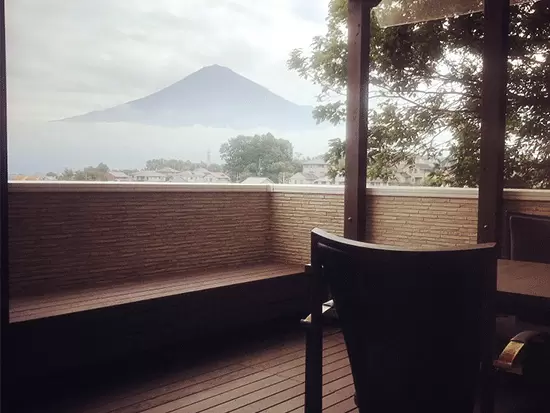 店舗コンセプトは、富士山の麓にある隠れ家スパです。