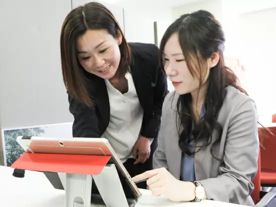 実際にお客さま先に商談に行くようになっても、先輩が細かくサポートしてくれるので安心◎