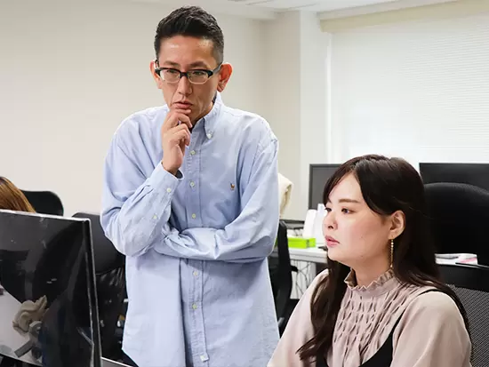 社内のさまざまな部署のメンバーと関わりながら、仕事を進めていきます。