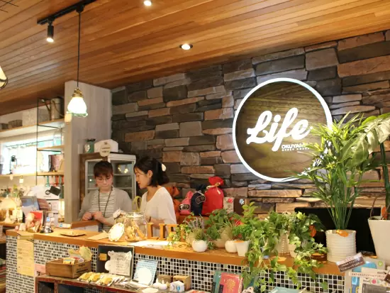 細部までこだわりの詰まった店舗は、居心地も抜群です。