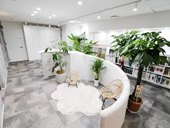 白を基調としたオシャレなオフィス♪