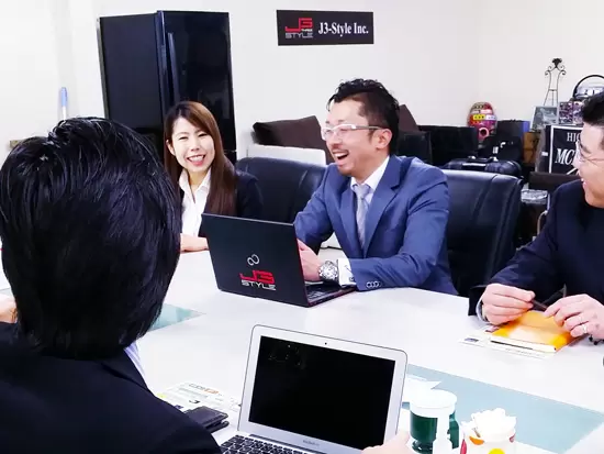 社員は30.40代が中心！わからないことがあれば近くの先輩に相談できるので安心です！