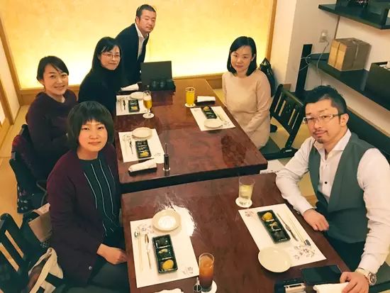 当社が運営している飲食店にご飯を食べにいくことも♪
