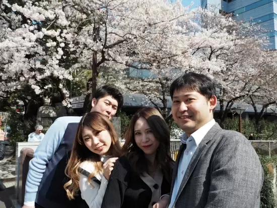 ランチはもちろん会社終わりに飲みに行ったり、オフィスで飲んだり…♪みんな仲良く楽しく過ごしています◎