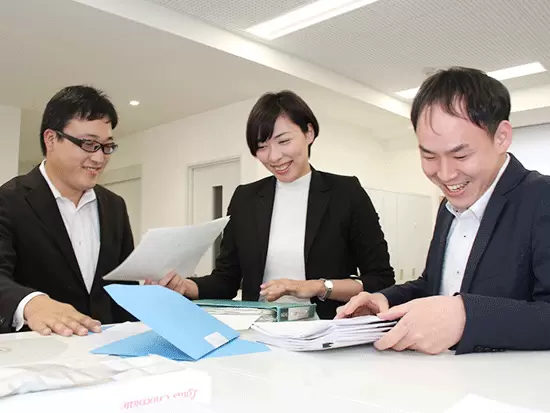 お客様にとって最善の提案ができるように社内で打ち合わせも行っています！