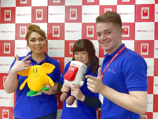 色んな国のネイティブスタッフと⼀緒に働くので、自然と⾃分の英語スキルもUP！