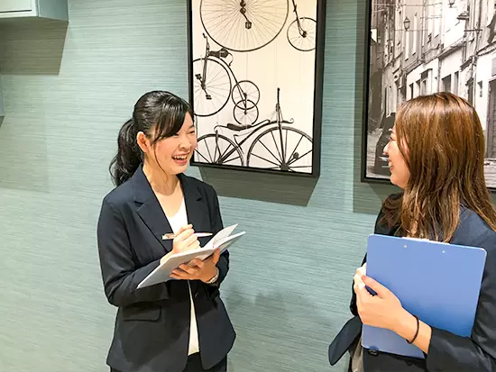 おしゃれなオフィスも自慢の一つ♪服装や髪型も基本的には自由です！