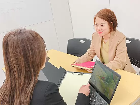 異業種出身者が多数活躍中！働きながら医薬の専門知識が身につきます！