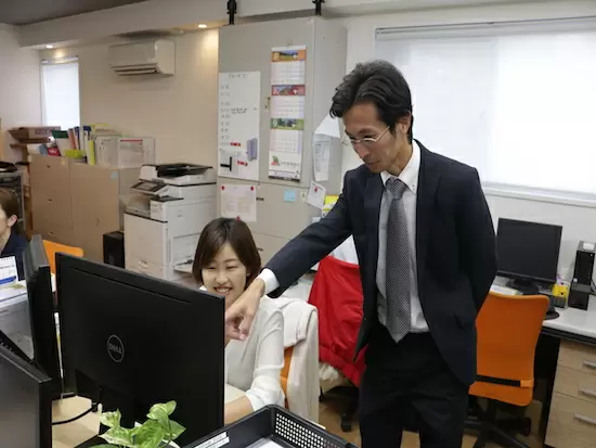 分からない事はマンツーマンで指導します 聞きたいことを、聞きたい人に、 聞きたい時に聞ける環境です。