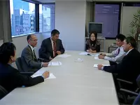 会議も和やか。少人数だからこそのアットホームな雰囲気です。