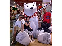 社員旅行でのひとこま。まるで家族写真みたい!?