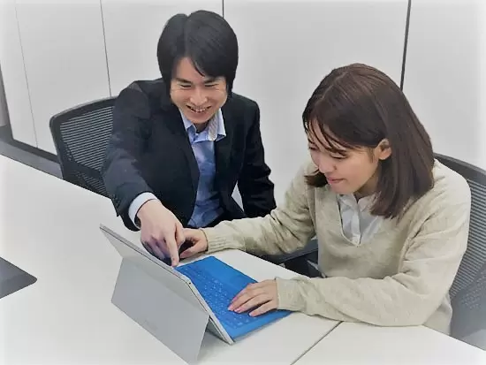 常駐講師による社内講習の様子です。