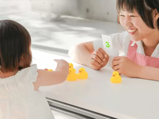 【児童指導員】0歳～18歳未満の子どもと関わります。成長を間近に見られるやりがいがあります。