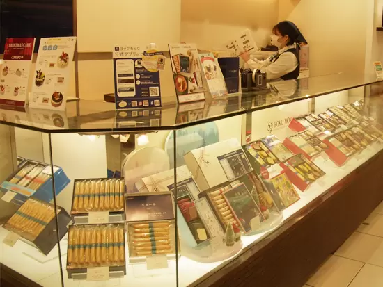 お土産やプレゼントなど、お客様の幸せなワンシーンをつくる商品を提供しています。