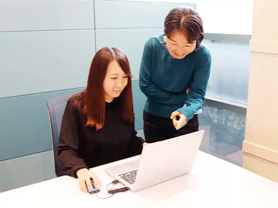 入社後は先輩がマンツーマンで指導するので、わからないことはいつでも聞いてくださいね♪
